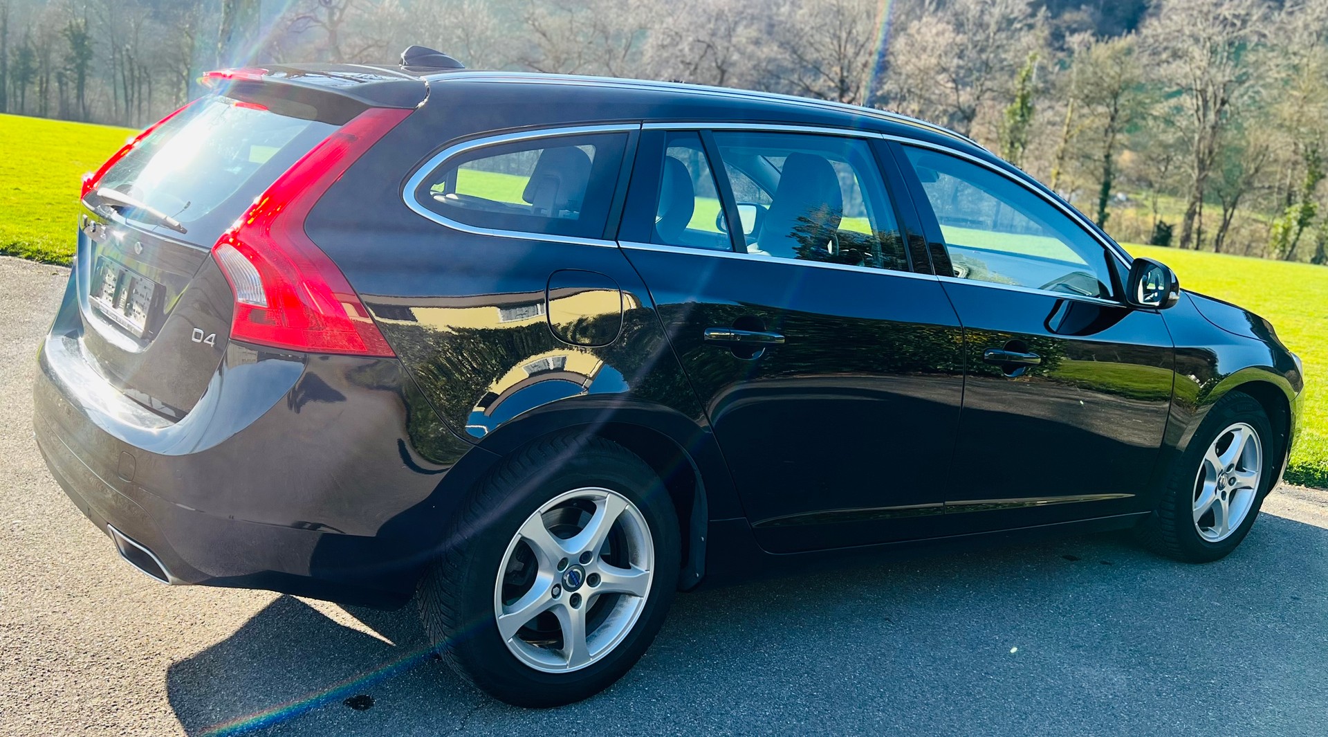 VOLVO V60 D4 Summum Geartronic-image-15