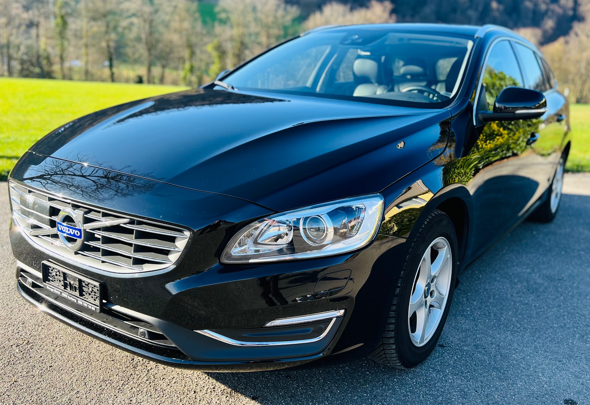 VOLVO V60 D4 Summum Geartronic-image-1
