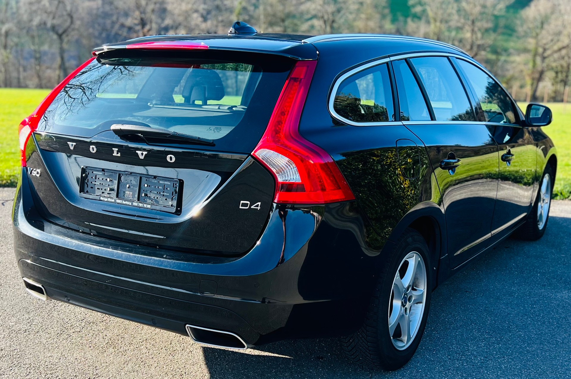 VOLVO V60 D4 Summum Geartronic-image-8