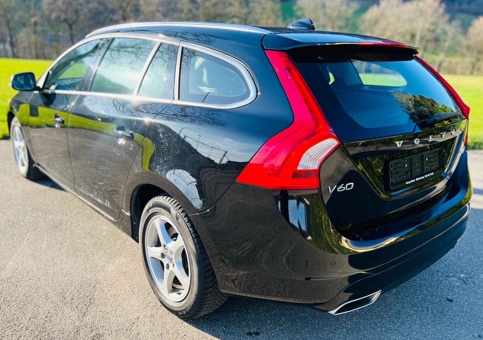 VOLVO V60 D4 Summum Geartronic-image-9