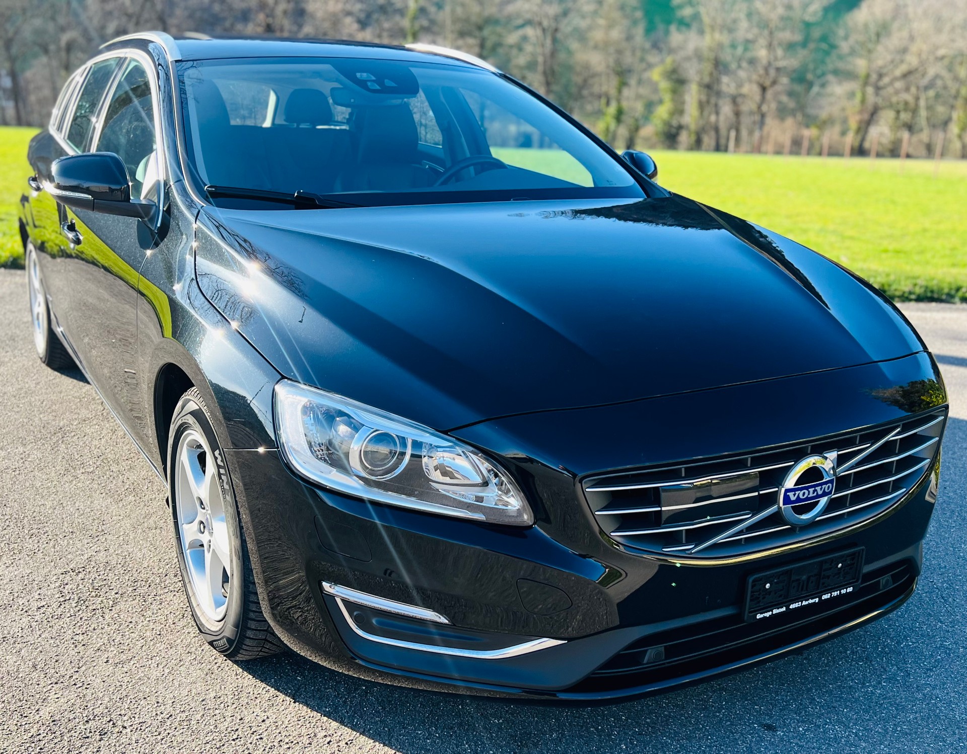 VOLVO V60 D4 Summum Geartronic-image-0