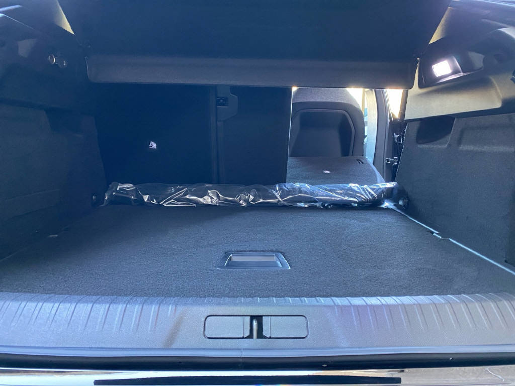 PEUGEOT 3008 e-Launch Edition 325ch Dual Motor AWD-image-14