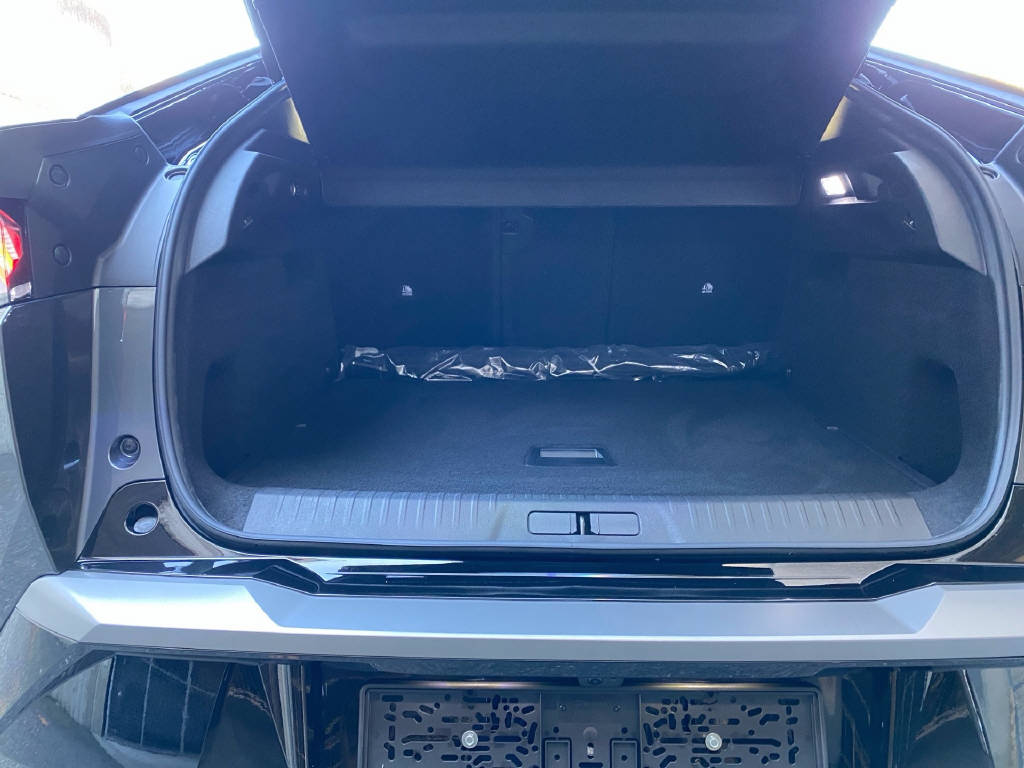 PEUGEOT 3008 e-Launch Edition 325ch Dual Motor AWD-image-8