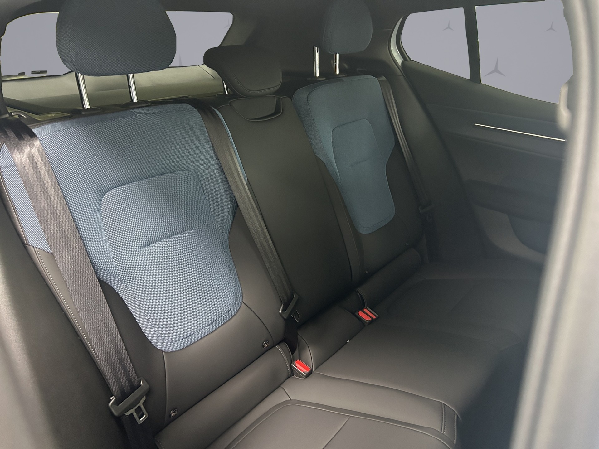VOLVO EX30 E40 Plus-image-16