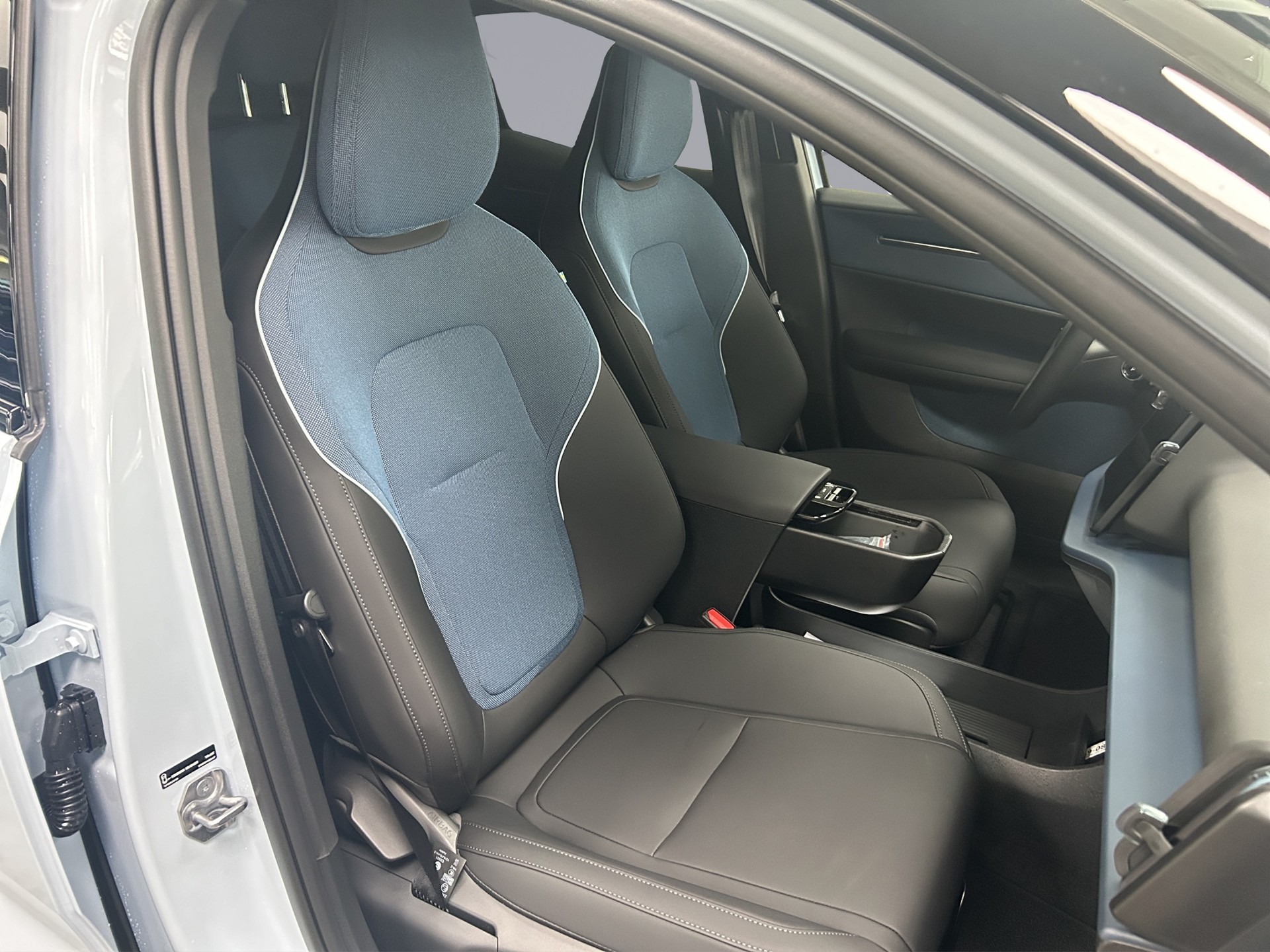 VOLVO EX30 E40 Plus-image-15