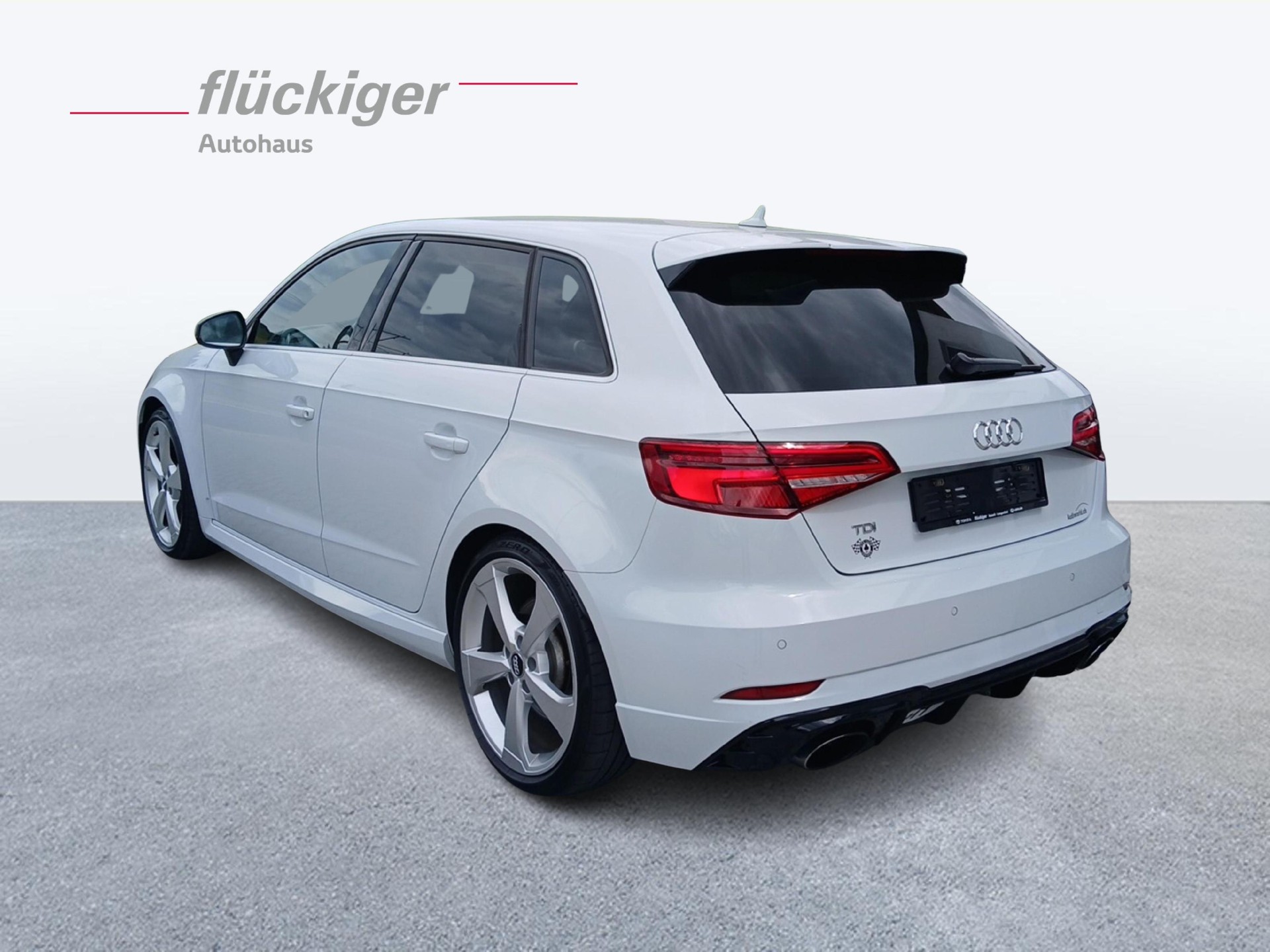 AUDI RS3 Sportback 2.5 T FSI quattro S-Tronic-image-2