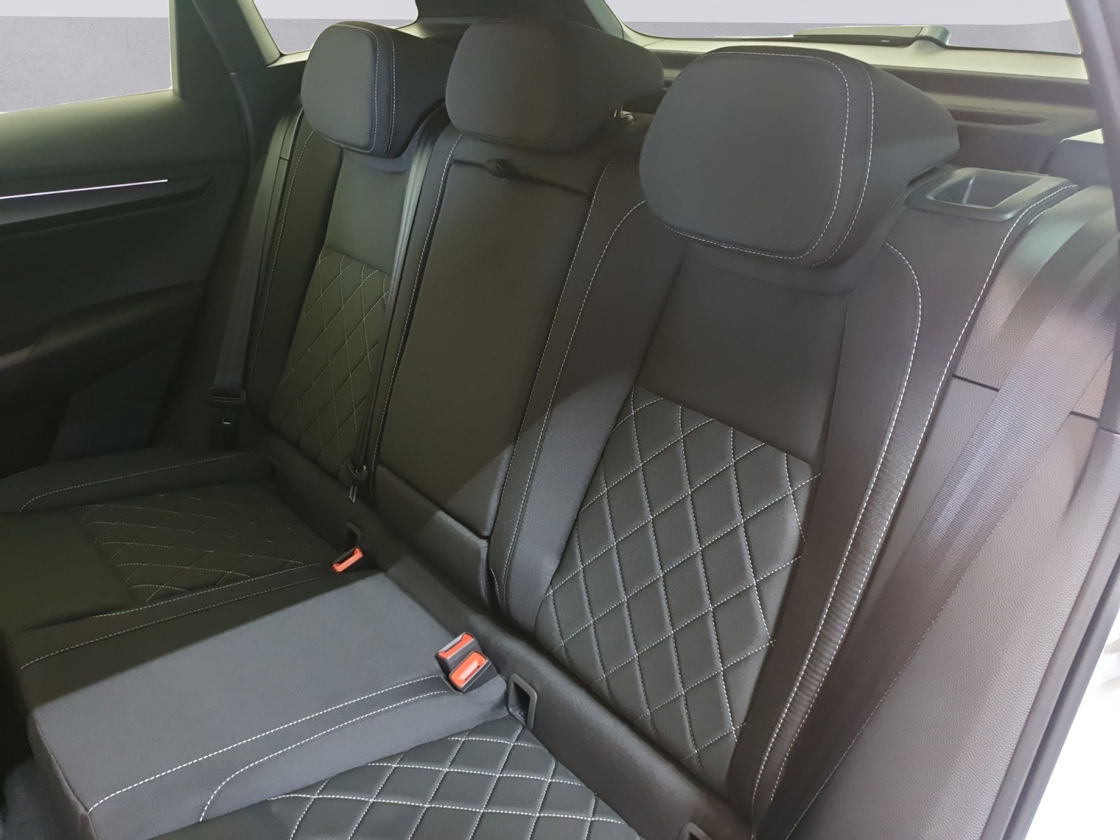 SKODA Karoq 2.0 TSI SportLine 4x4 DSG-image-10