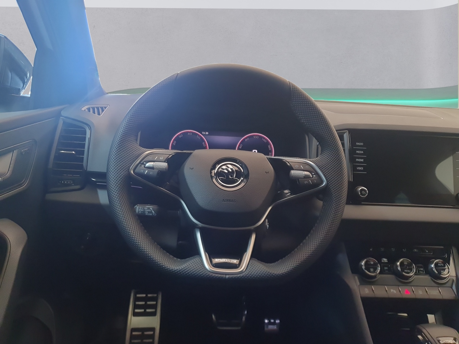 SKODA Karoq 2.0 TSI SportLine 4x4 DSG-image-8