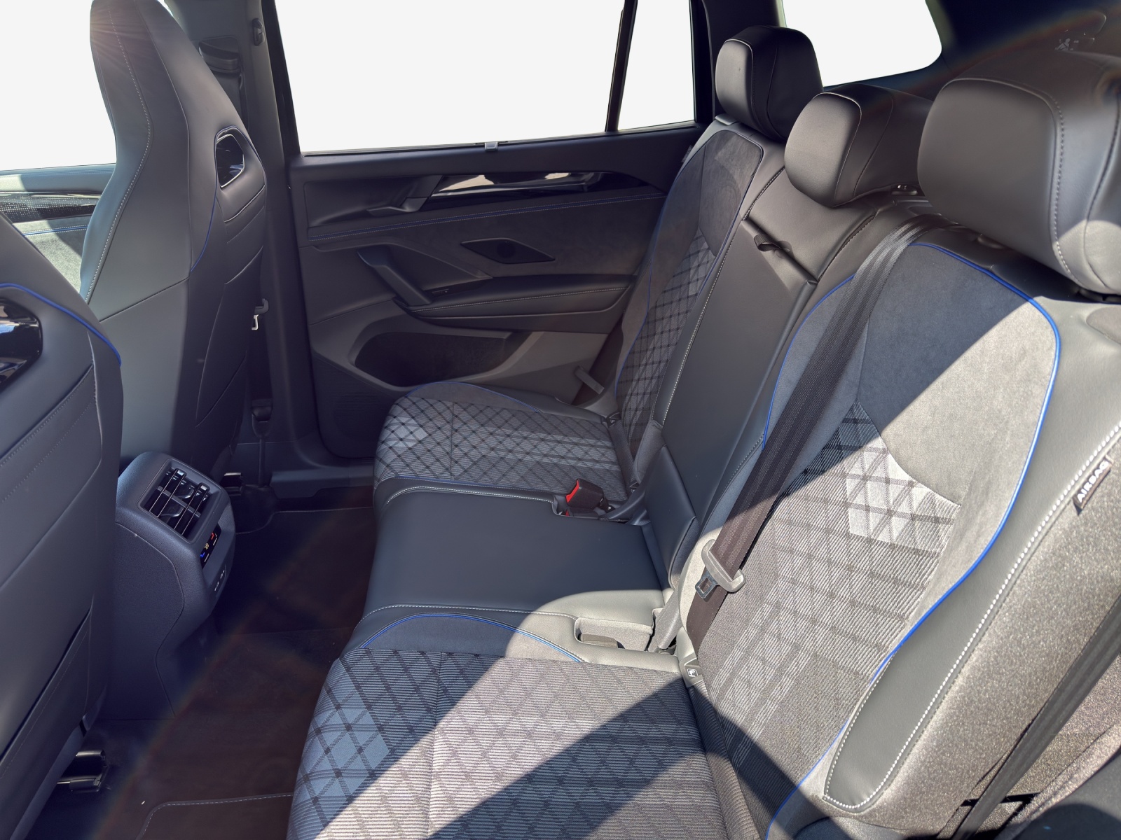 VW Tayron 2.0 TSI R-Line DSG 4Motion-image-11