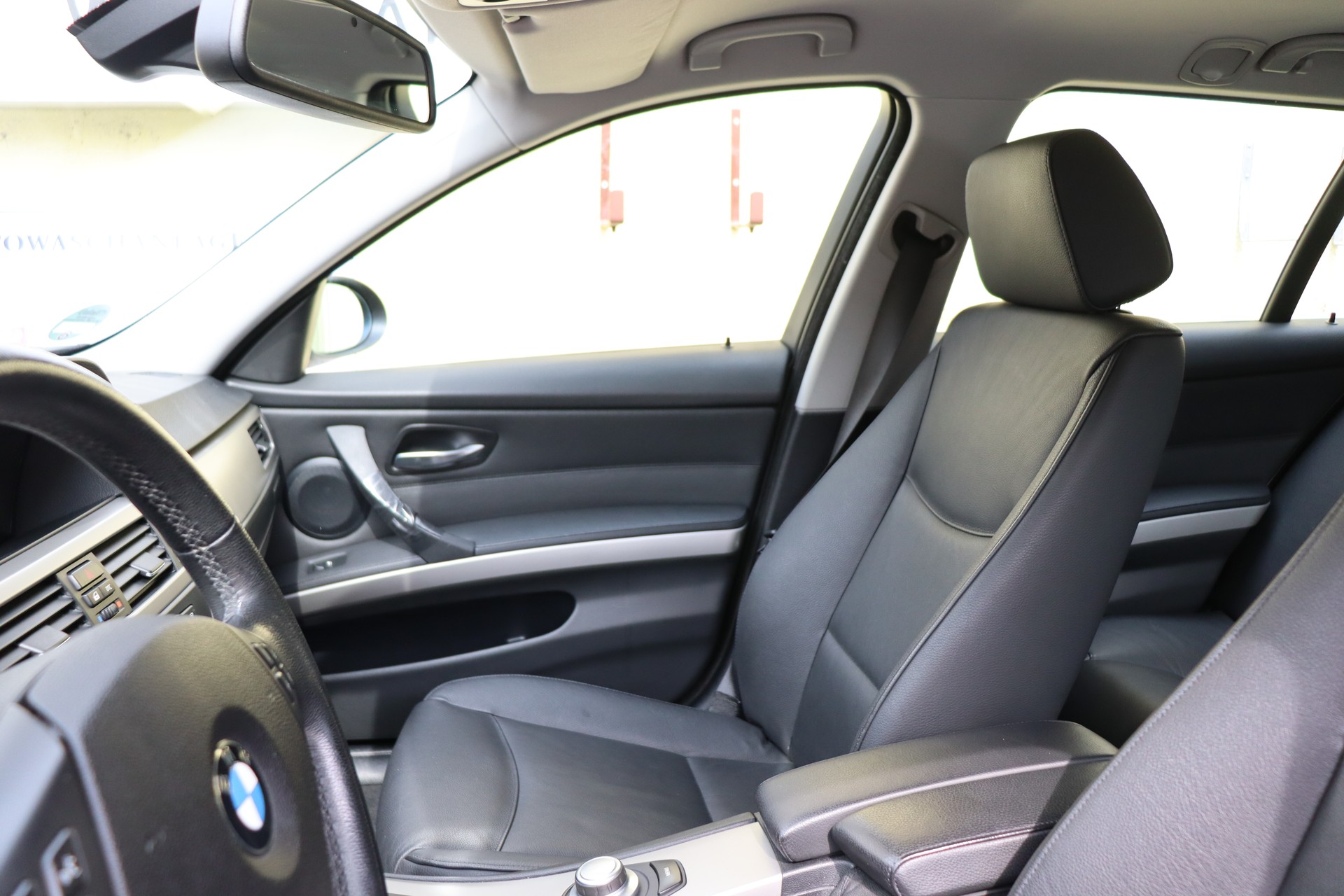 BMW 325i Touring Steptronic-image-11
