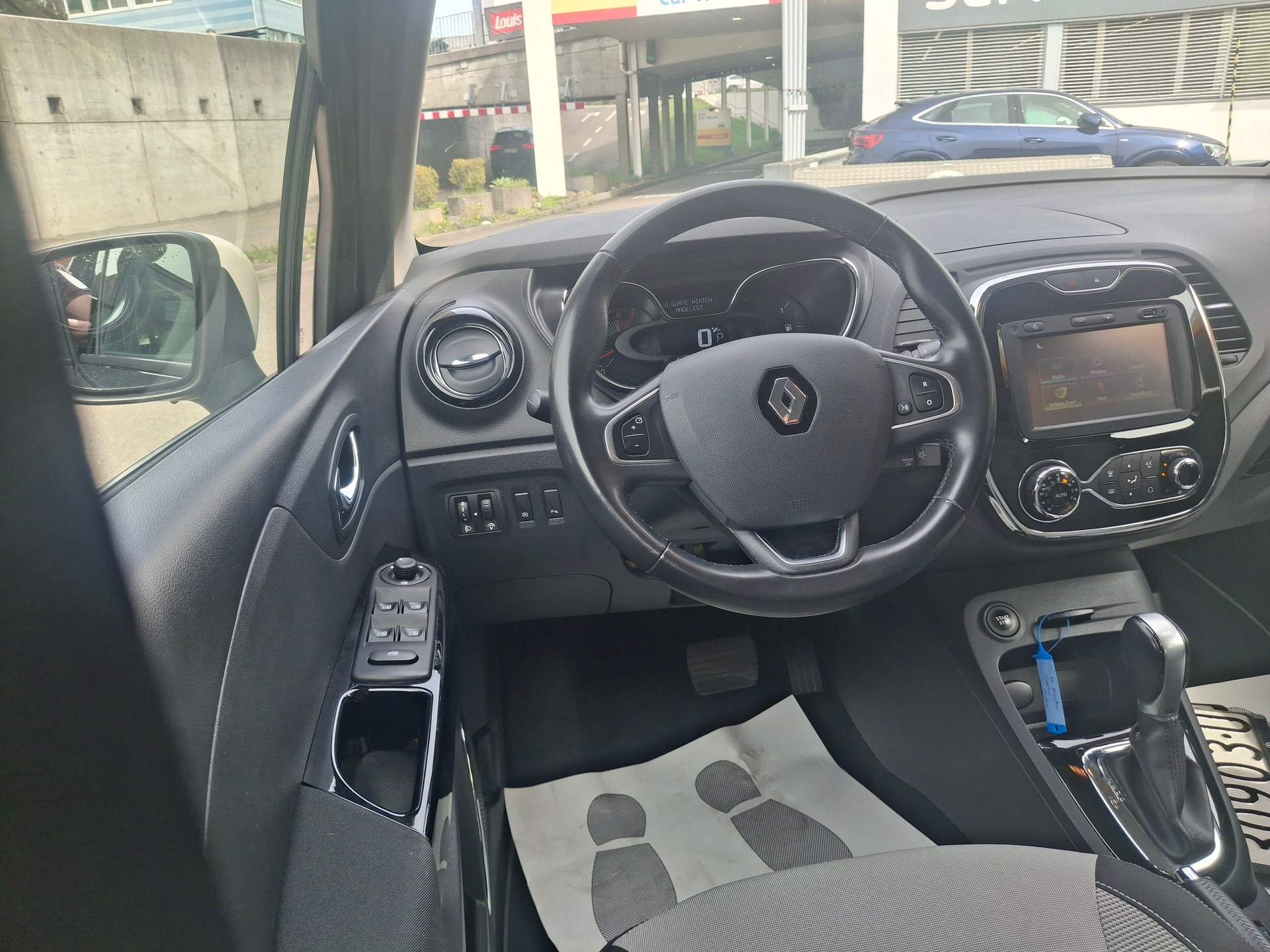 RENAULT Captur 1.2 T 16V Privilège EDC-image-12