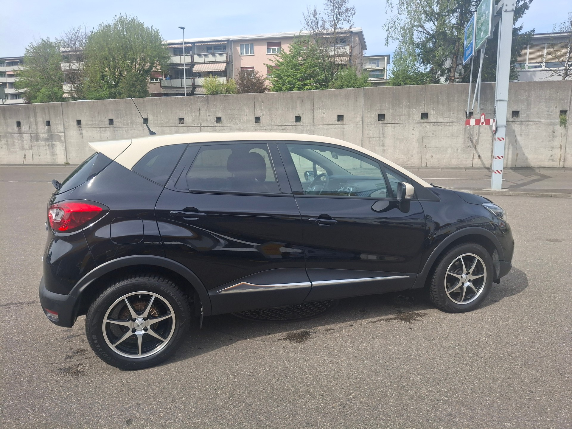 RENAULT Captur 1.2 T 16V Privilège EDC-image-4