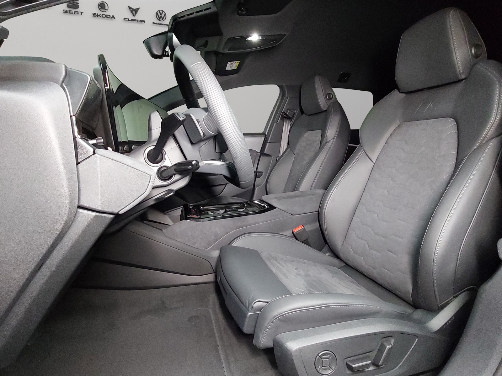 AUDI A6 Avant e-tron quattro-image-5