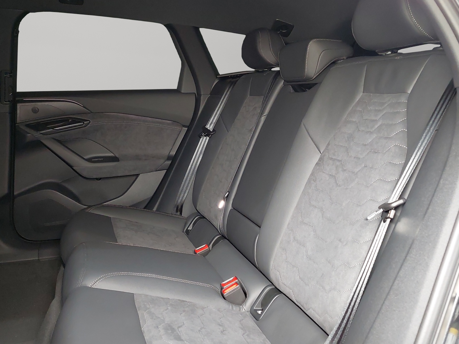 AUDI A6 Avant e-tron quattro-image-8