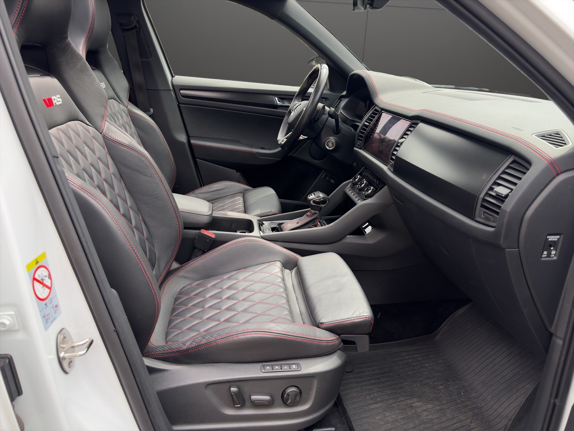 SKODA Kodiaq 2.0 TSI 4x4 RS-image-17