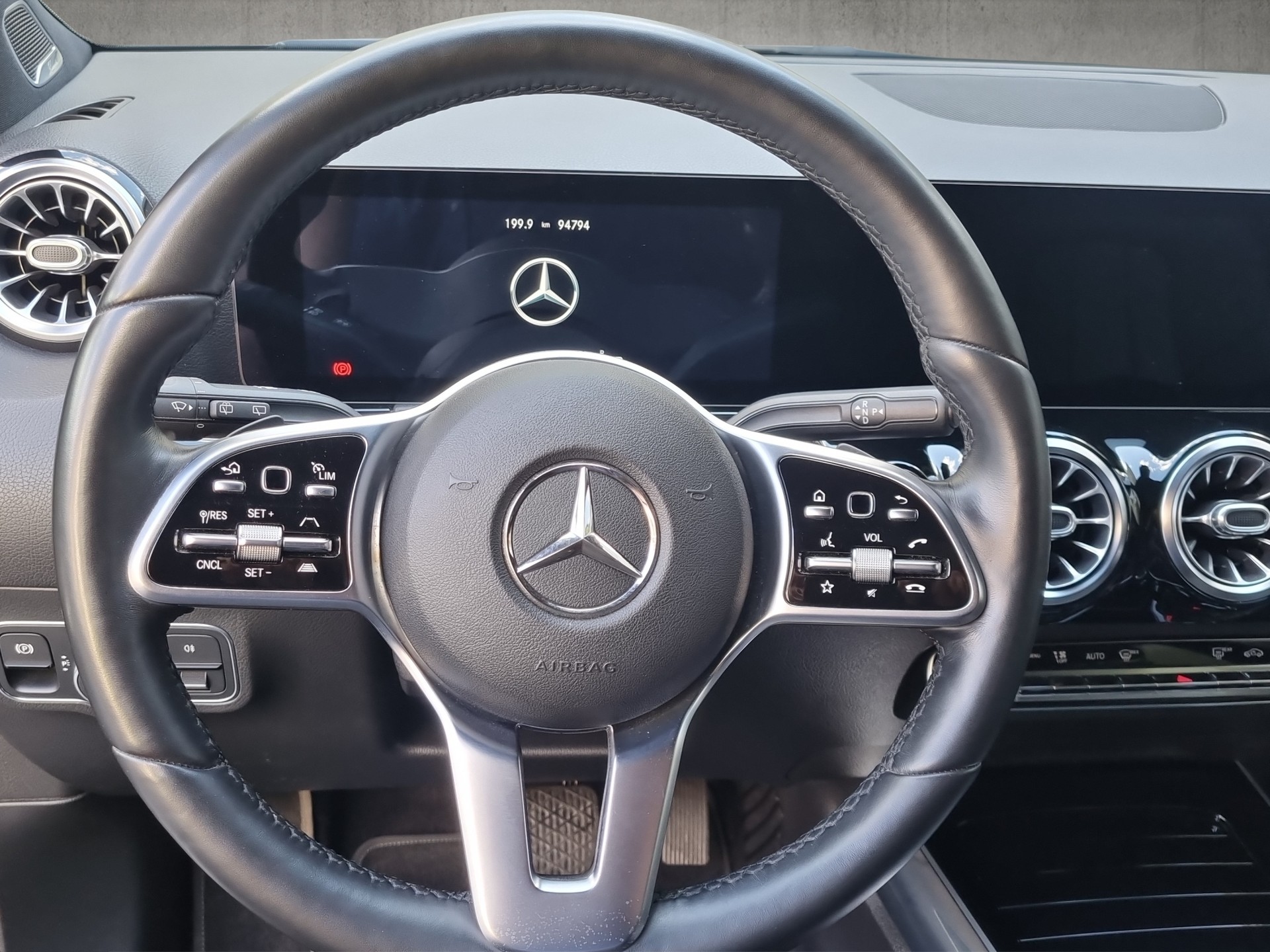 MERCEDES-BENZ GLA 200 Progressive-image-12