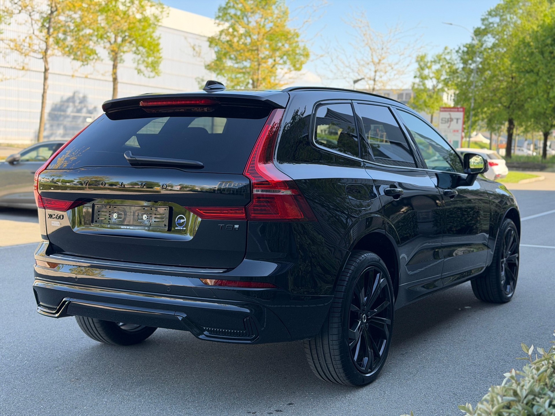 VOLVO XC60 T8 eAWD PluginHybrid Ultra Dark Geartronic-image-6