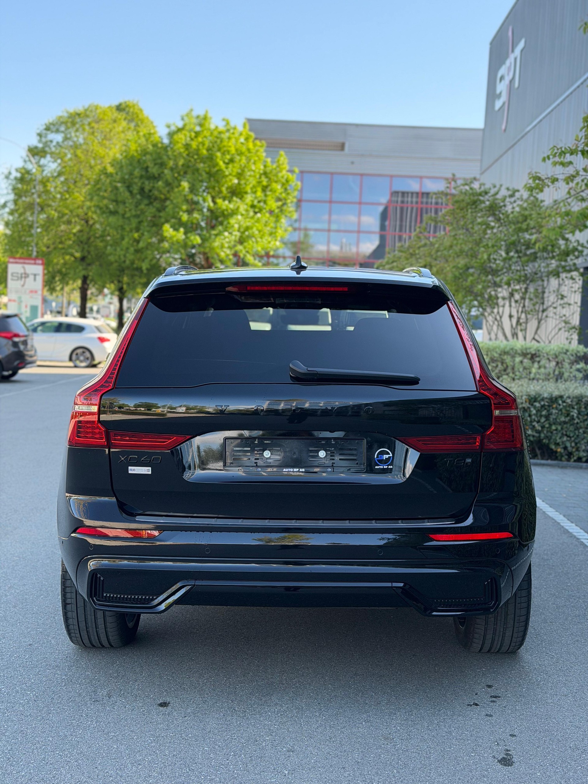 VOLVO XC60 T8 eAWD PluginHybrid Ultra Dark Geartronic-image-4