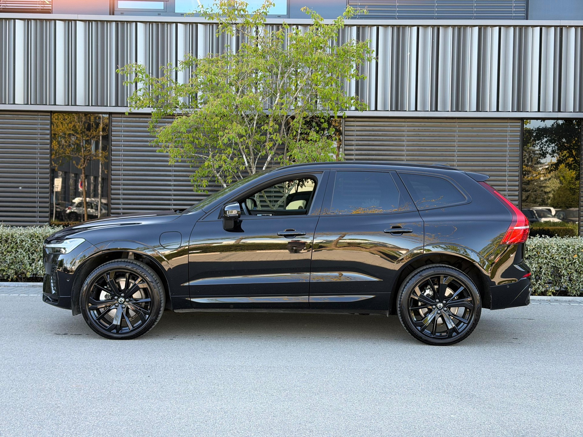 VOLVO XC60 T8 eAWD PluginHybrid Ultra Dark Geartronic-image-2