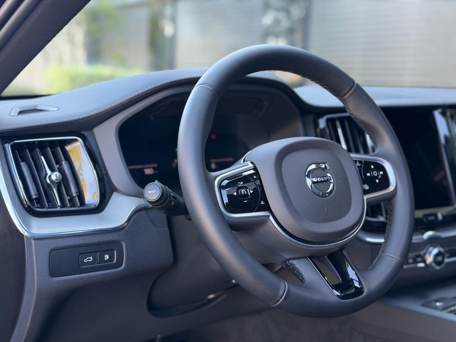 VOLVO XC60 T8 eAWD PluginHybrid Ultra Dark Geartronic-image-14
