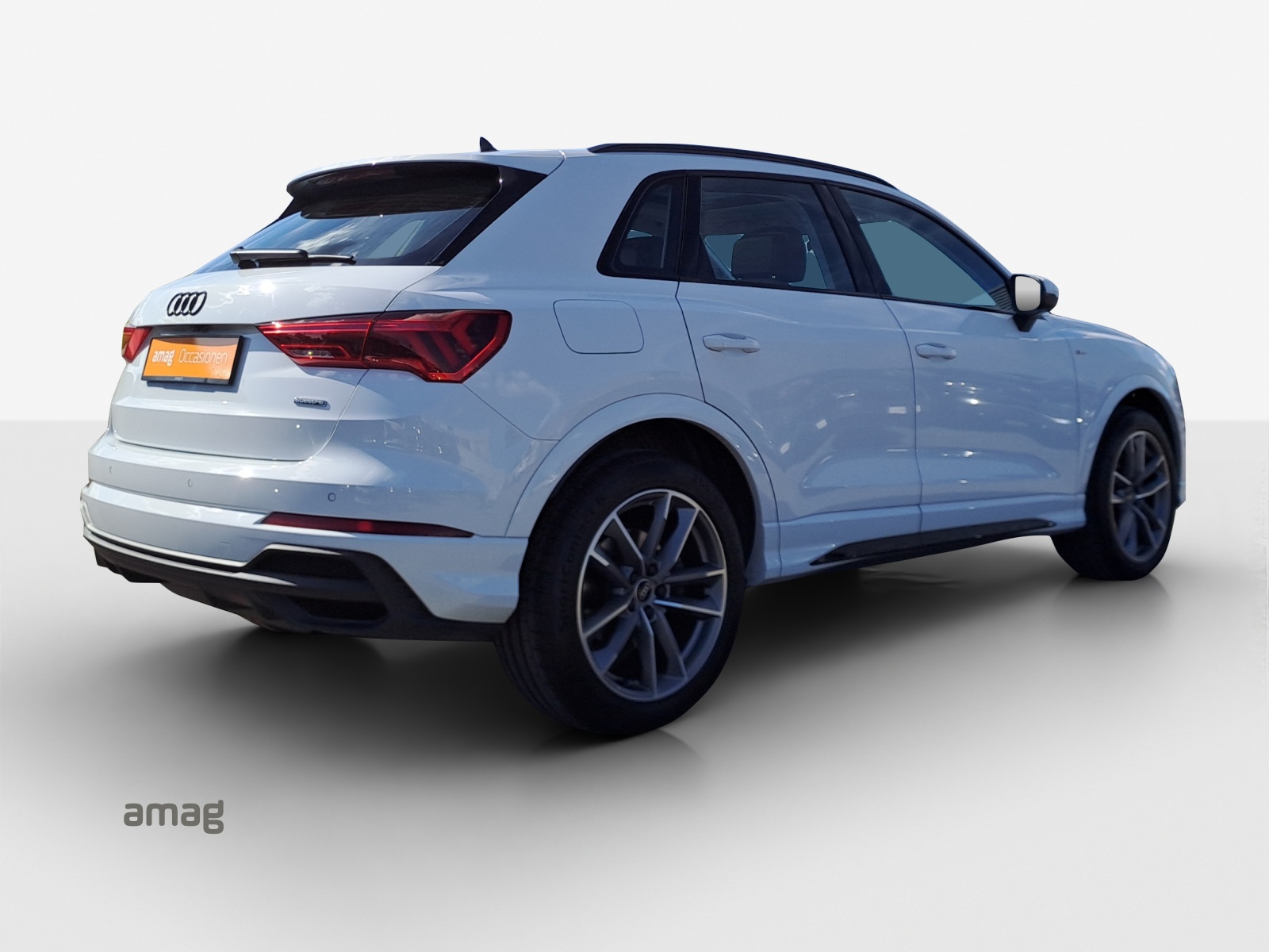 AUDI Q3 45 TFSI S line quattro S-tronic-image-4