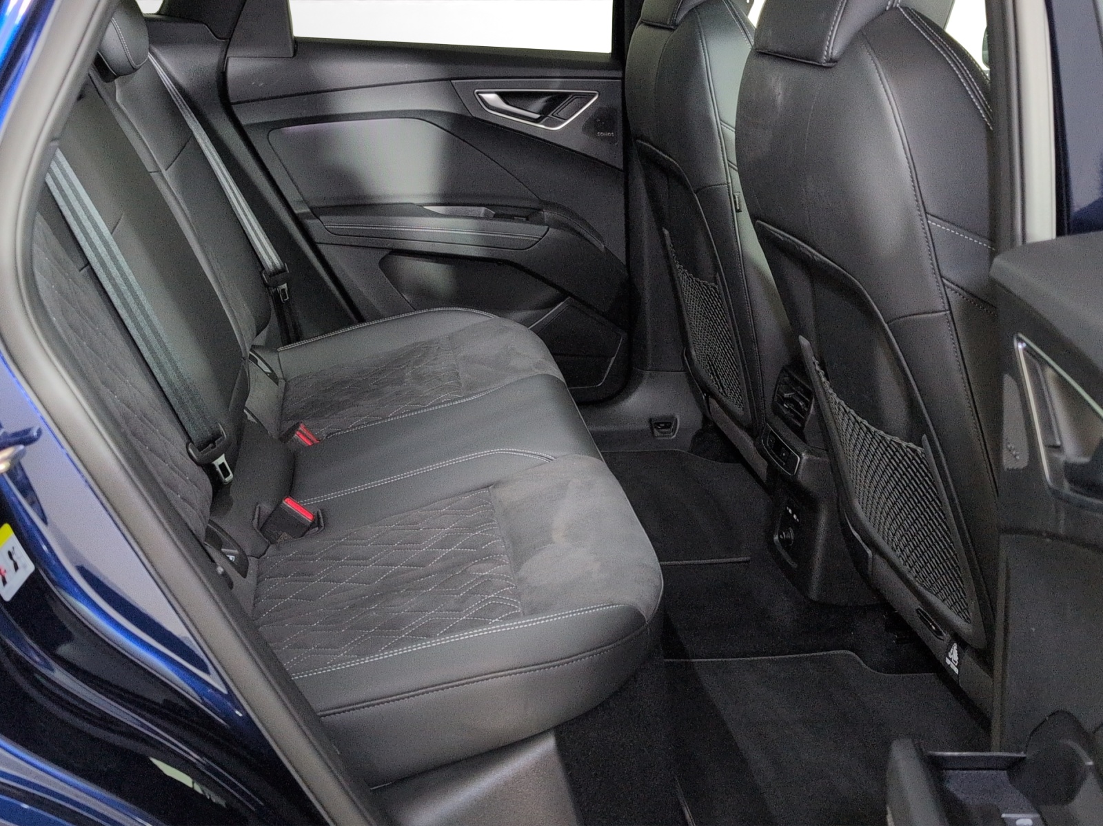 AUDI Q4 e-tron 50 quattro-image-8