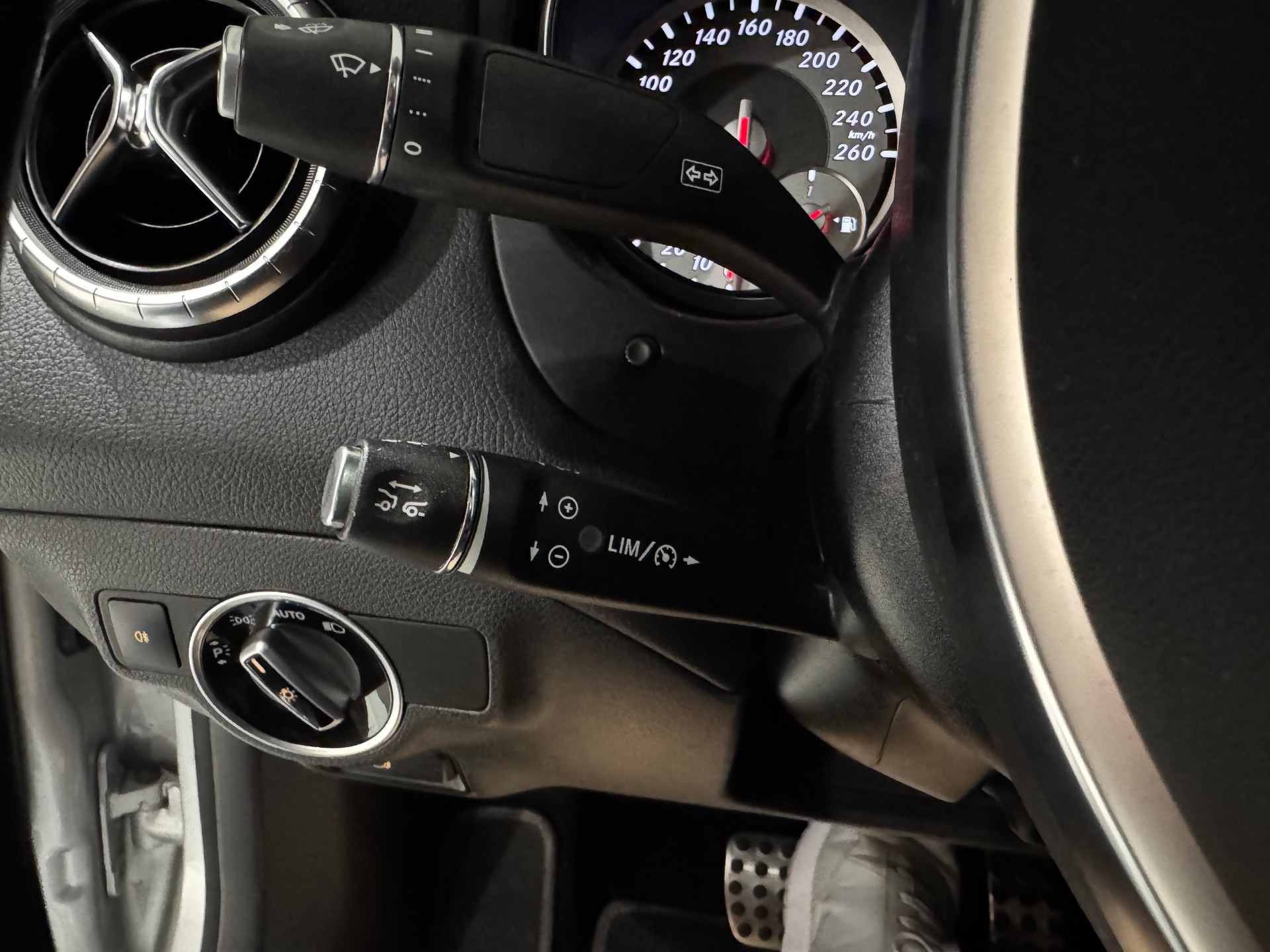 MERCEDES-BENZ CLA 250 AMG Line 7G-DCT 4Matic | 1.Hand | CH |-image-18