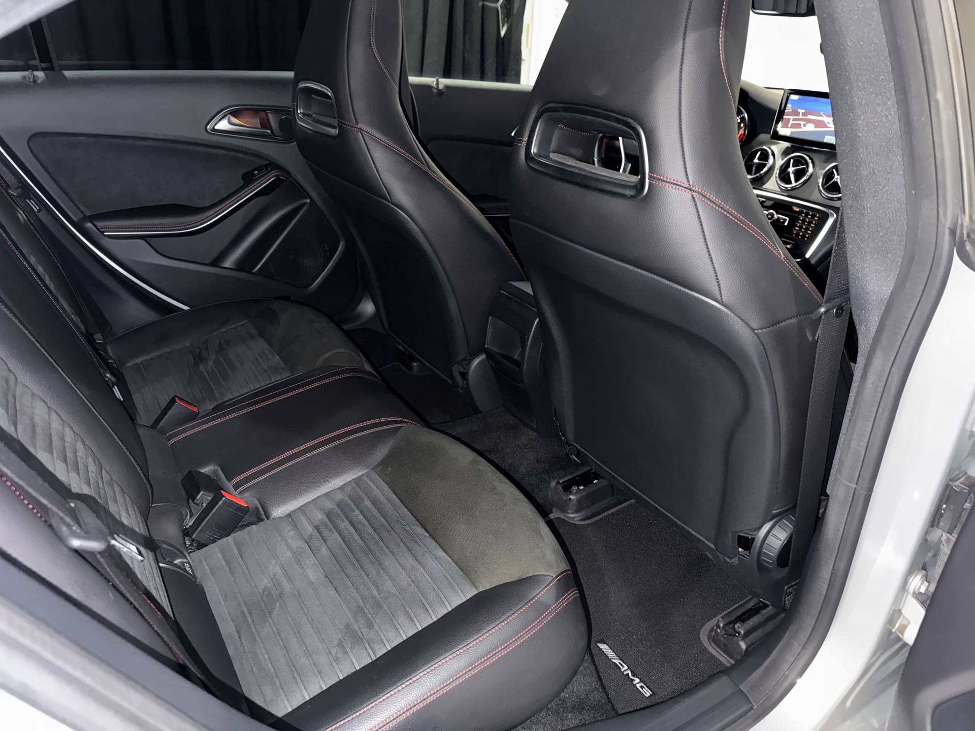 MERCEDES-BENZ CLA 250 AMG Line 7G-DCT 4Matic | 1.Hand | CH |-image-16