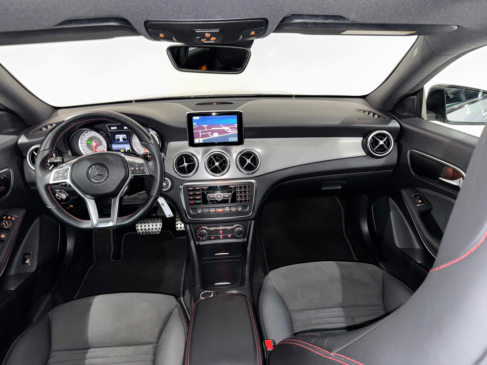 MERCEDES-BENZ CLA 250 AMG Line 7G-DCT 4Matic | 1.Hand | CH |-image-14