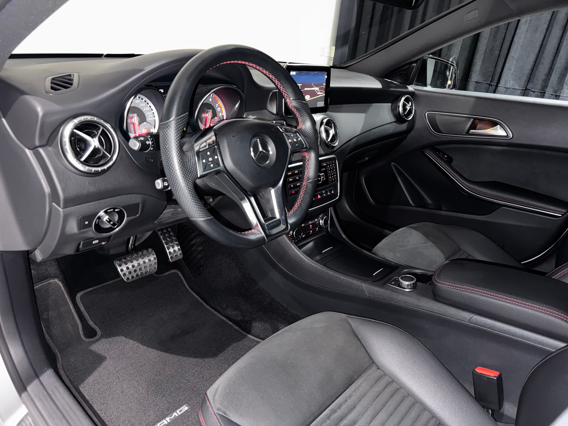 MERCEDES-BENZ CLA 250 AMG Line 7G-DCT 4Matic | 1.Hand | CH |-image-12