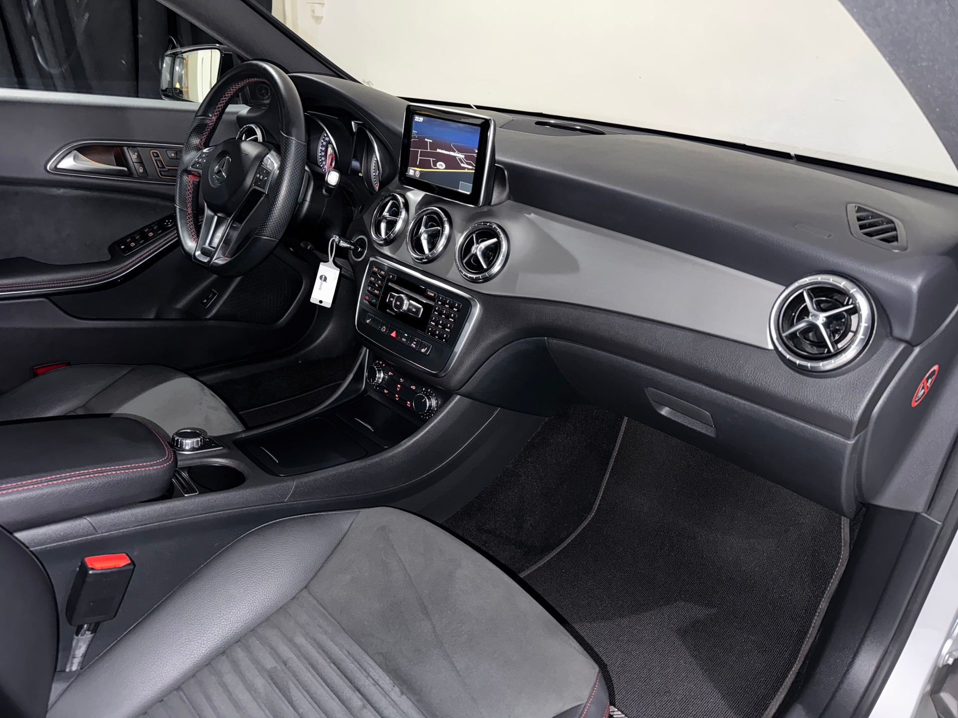 MERCEDES-BENZ CLA 250 AMG Line 7G-DCT 4Matic | 1.Hand | CH |-image-13