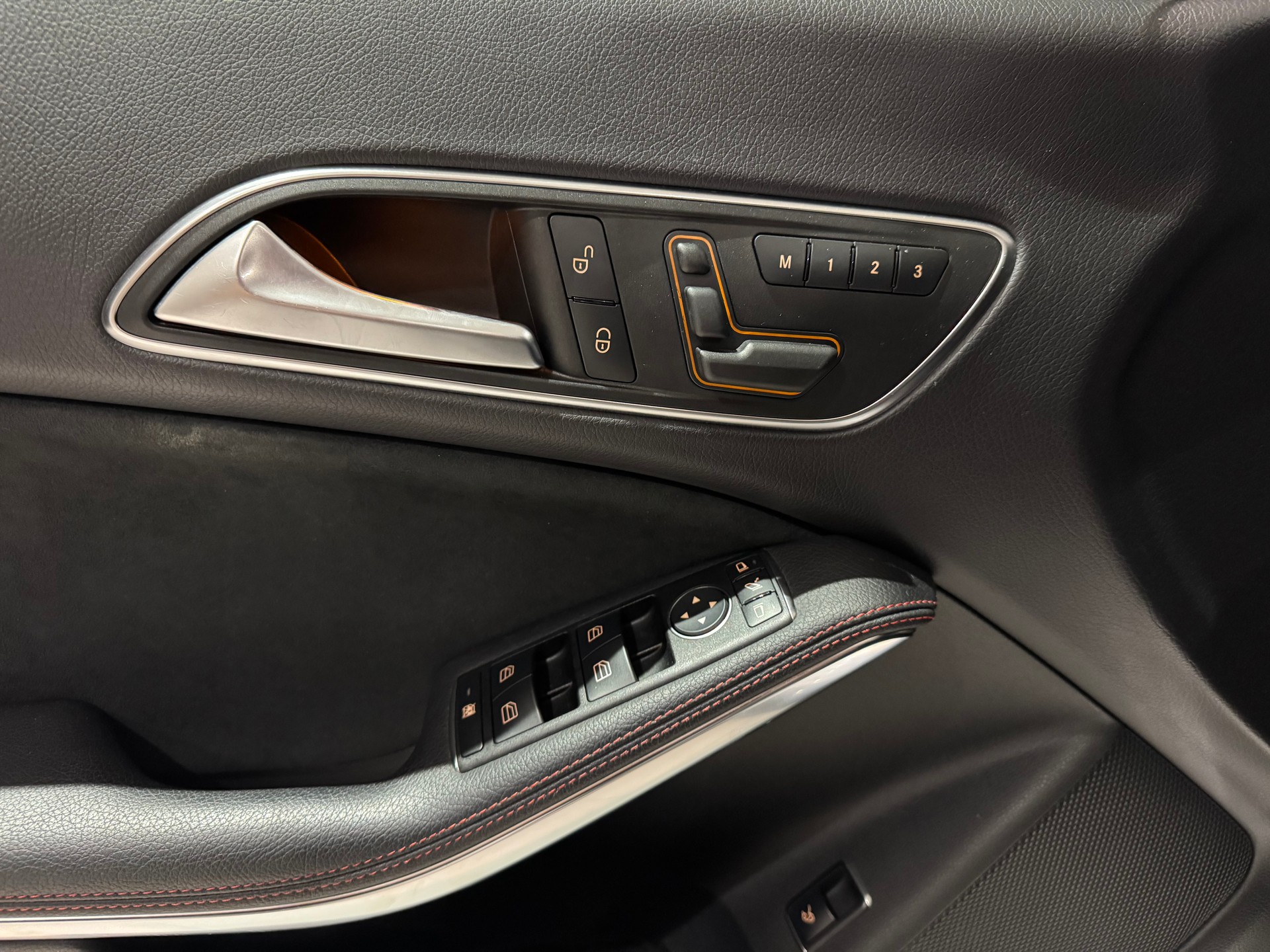 MERCEDES-BENZ CLA 250 AMG Line 7G-DCT 4Matic | 1.Hand | CH |-image-22