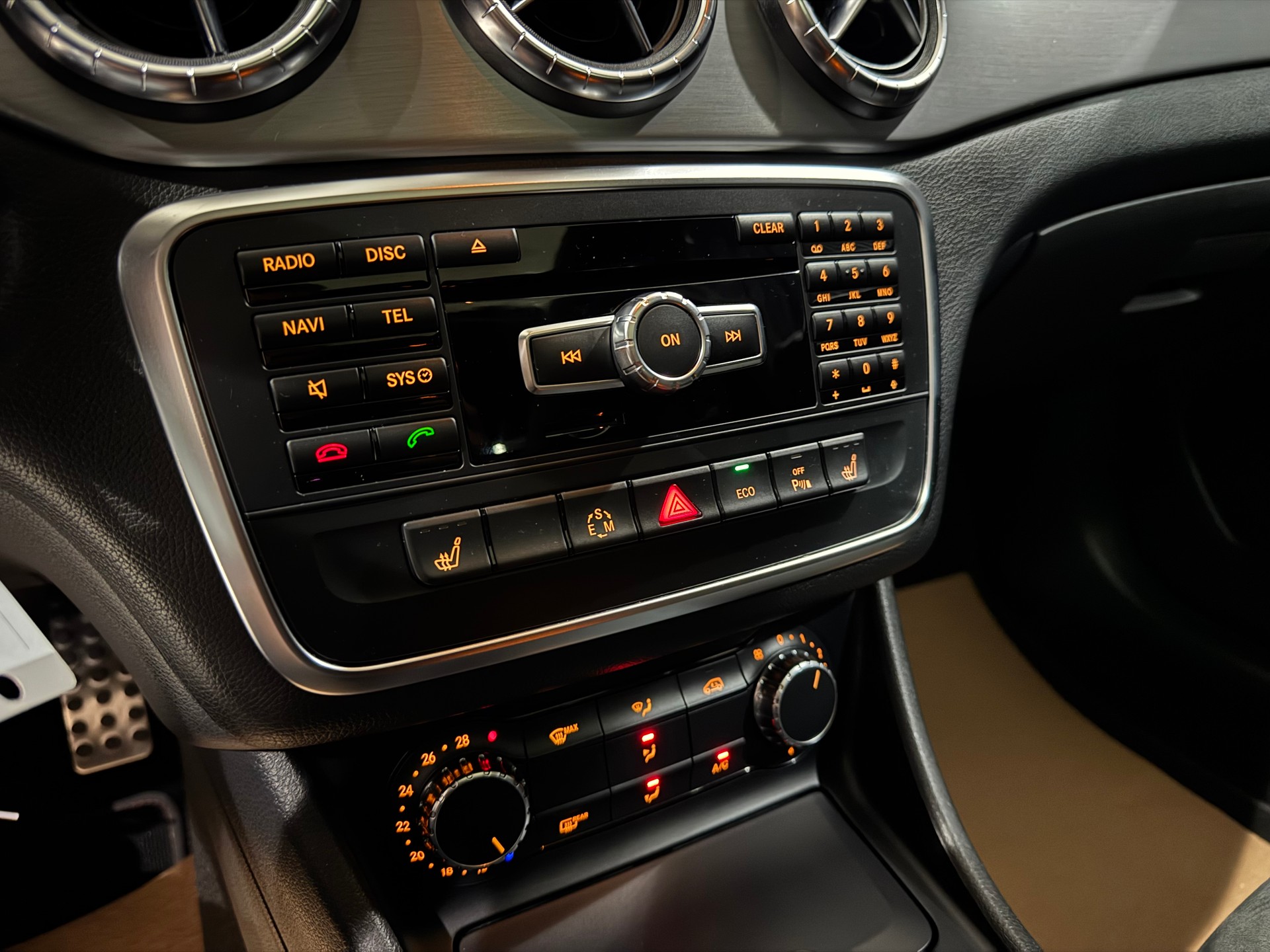 MERCEDES-BENZ CLA 250 AMG Line 7G-DCT 4Matic | 1.Hand | CH |-image-21