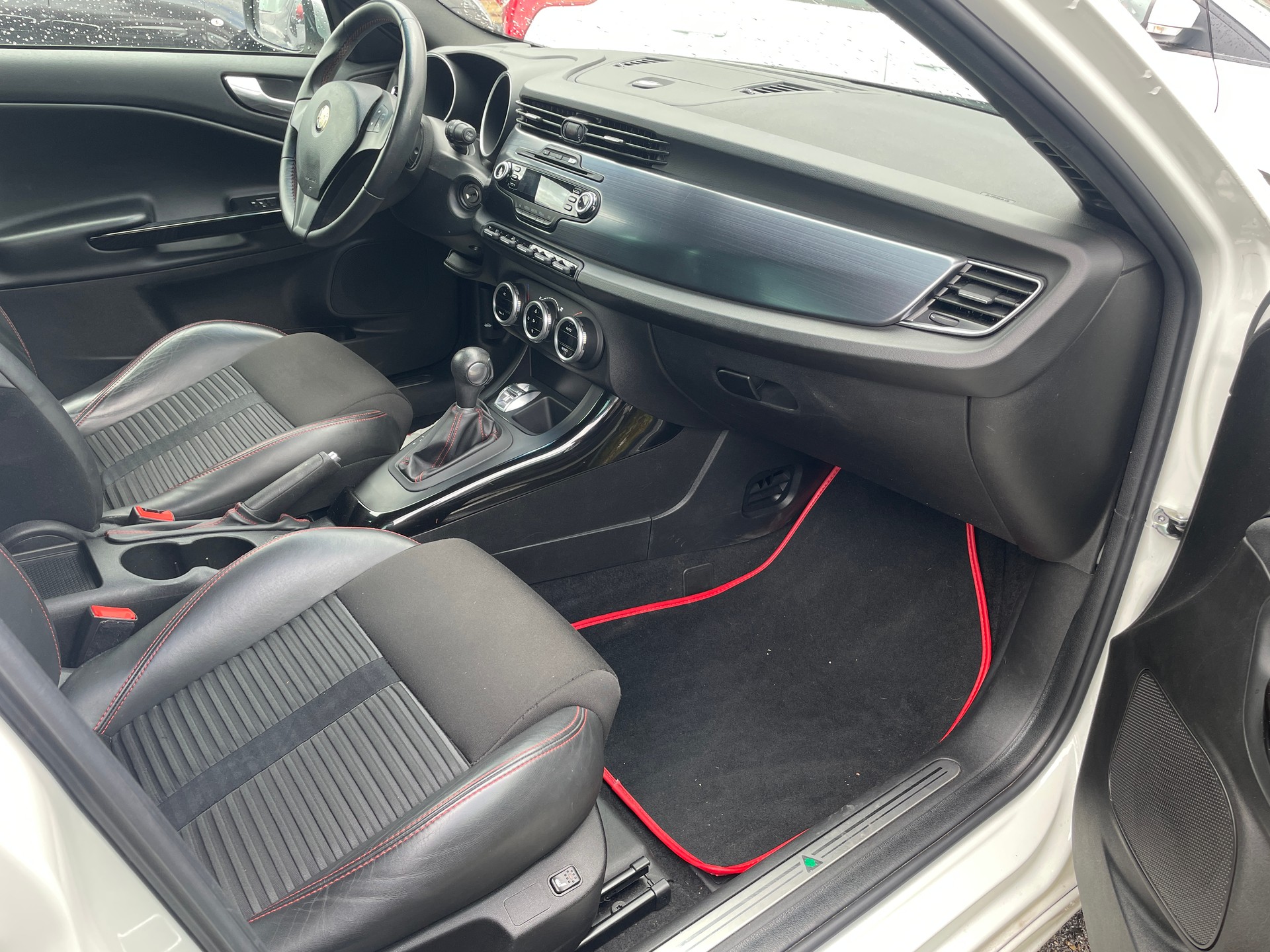 ALFA ROMEO Giulietta 1.4 MultiAir Veloce TCT-image-6
