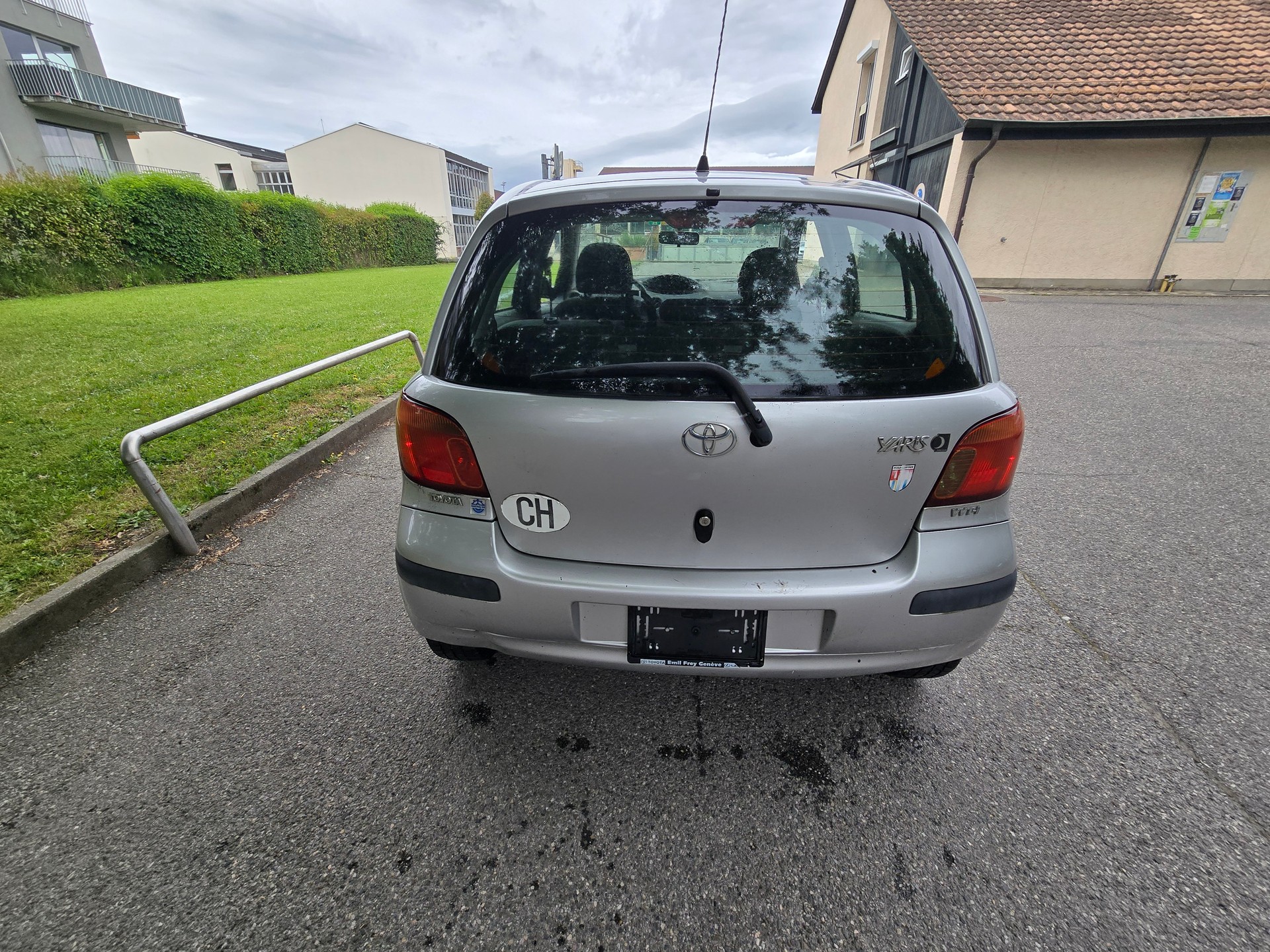 TOYOTA Yaris 1.0 Linea Sol-image-4