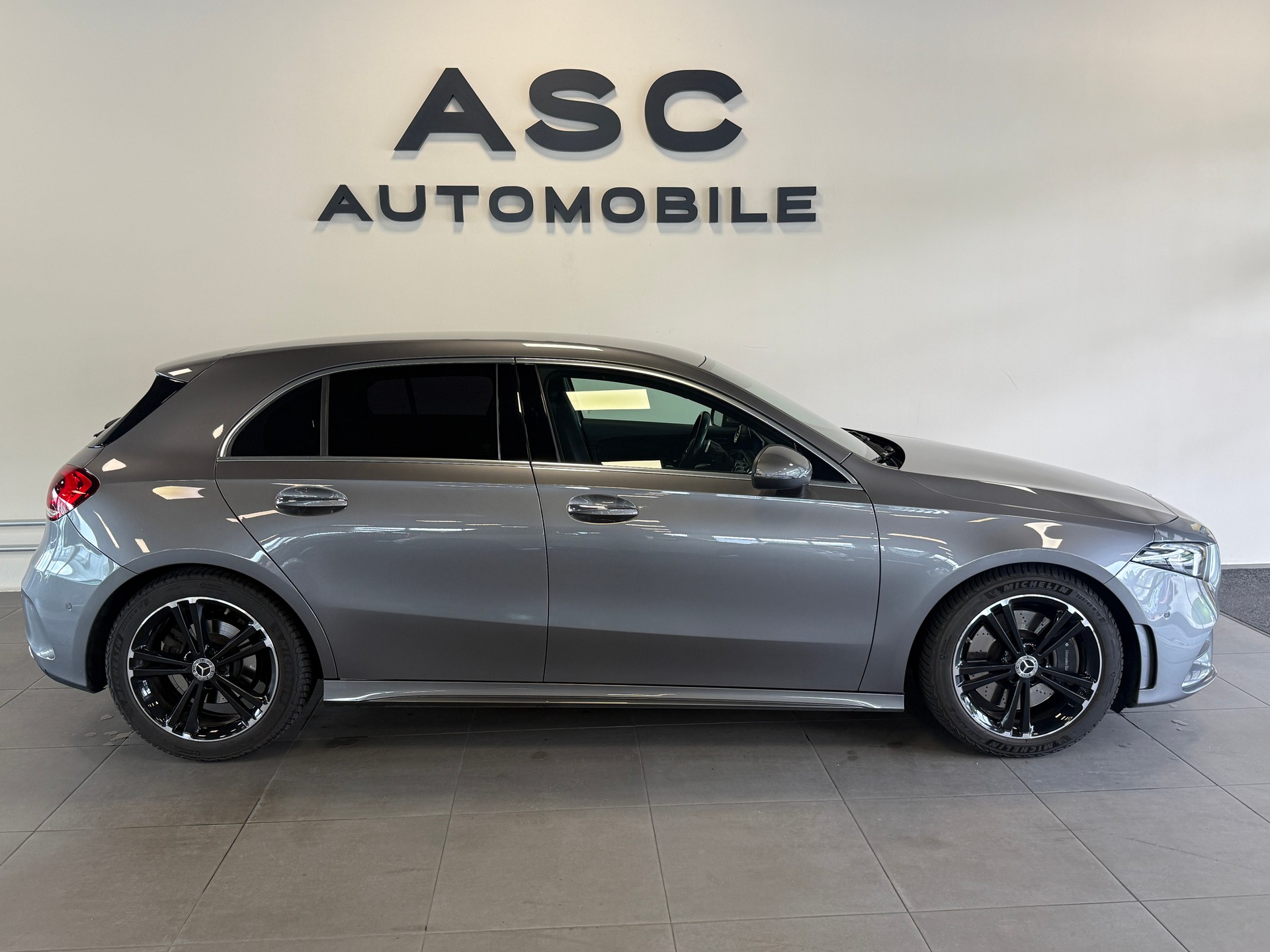 MERCEDES-BENZ A 250 4Matic AMG Line 4Matic 7G-DCT-image-2