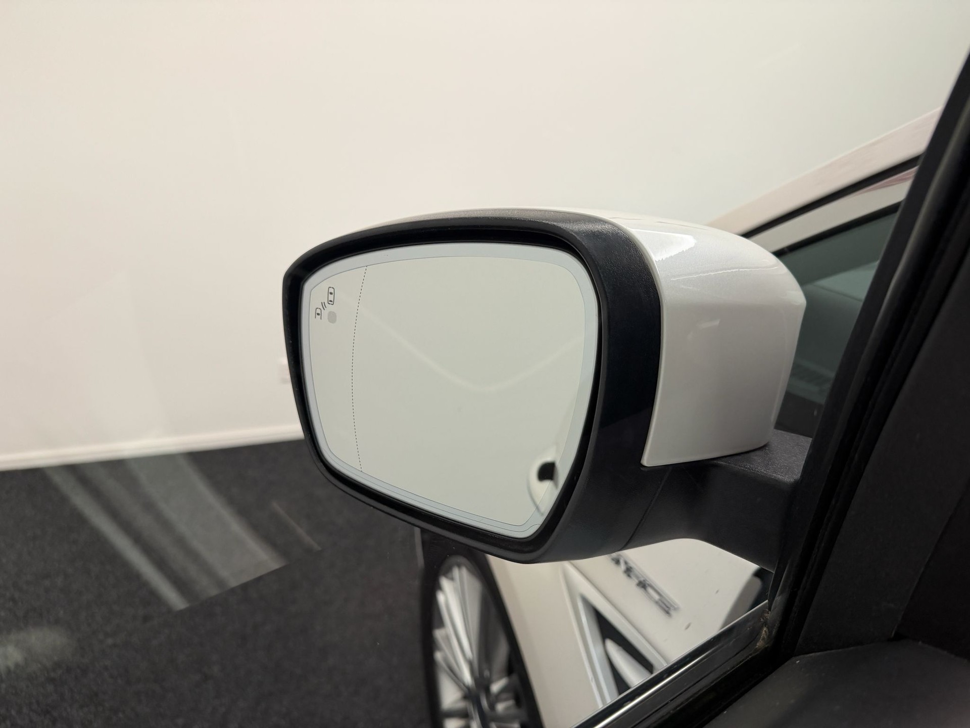 FORD S-Max 2.0 TDCi Vignale Automatic-image-16