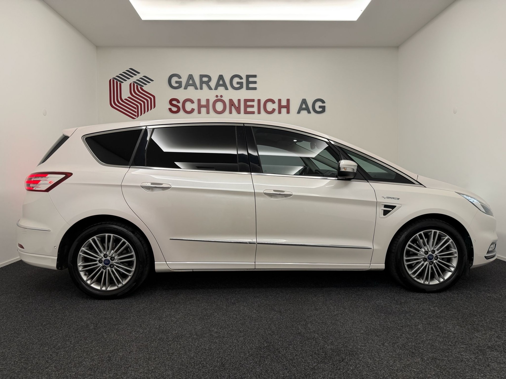 FORD S-Max 2.0 TDCi Vignale Automatic-image-3