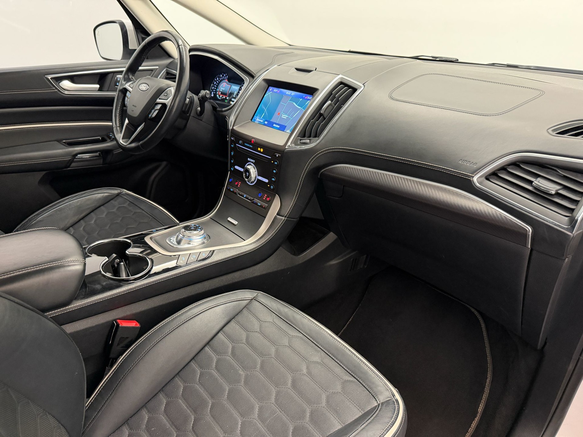 FORD S-Max 2.0 TDCi Vignale Automatic-image-10