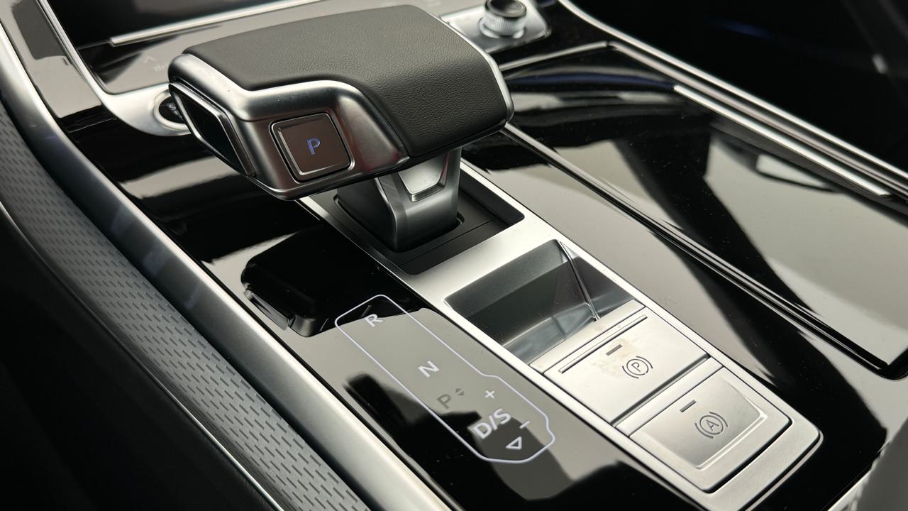 AUDI Q8 SUV TDI quattro 210 kW S line-image-10