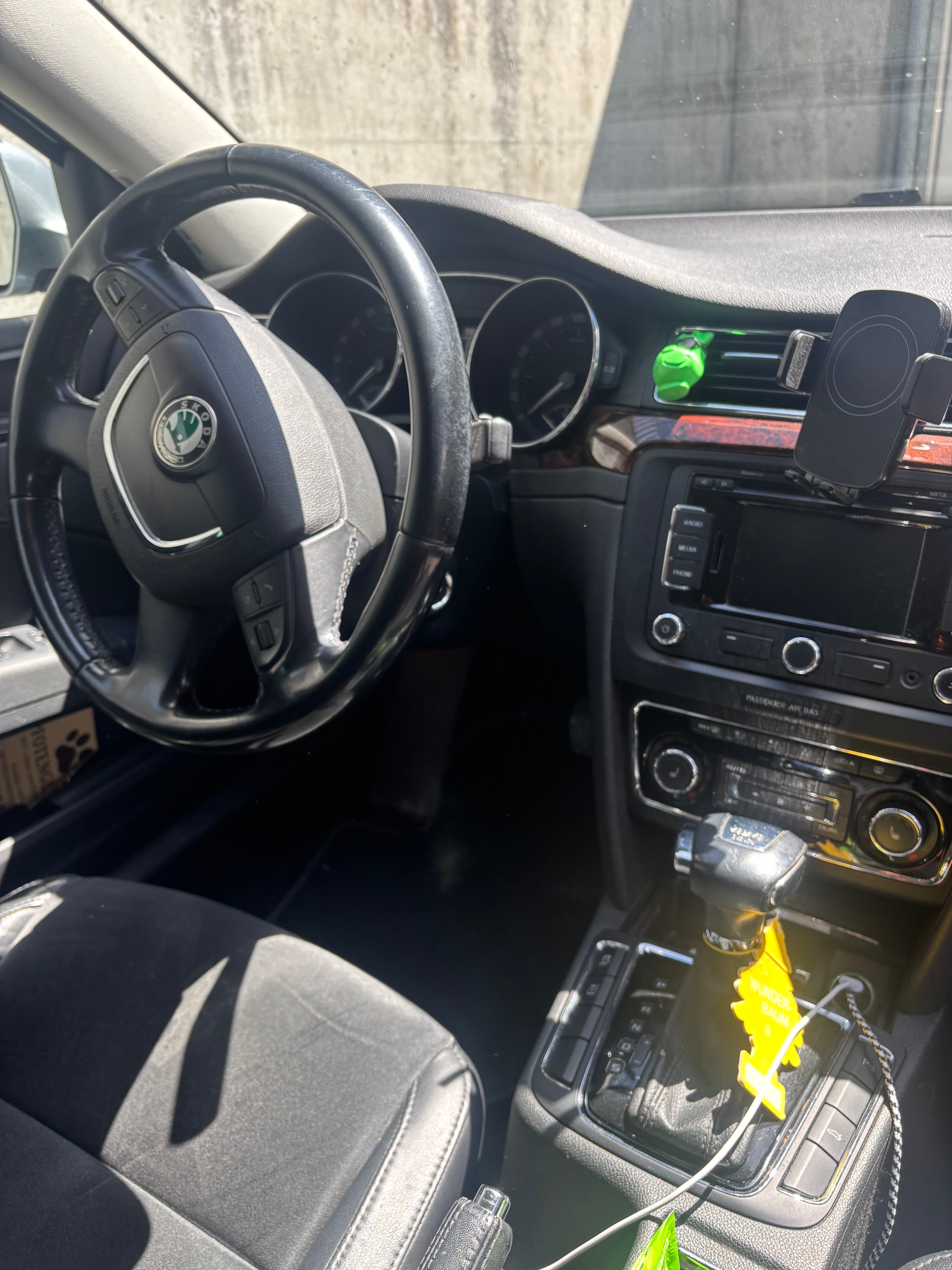 SKODA 2.0 TDI 140 Elegance 4x4 DSG-image-3