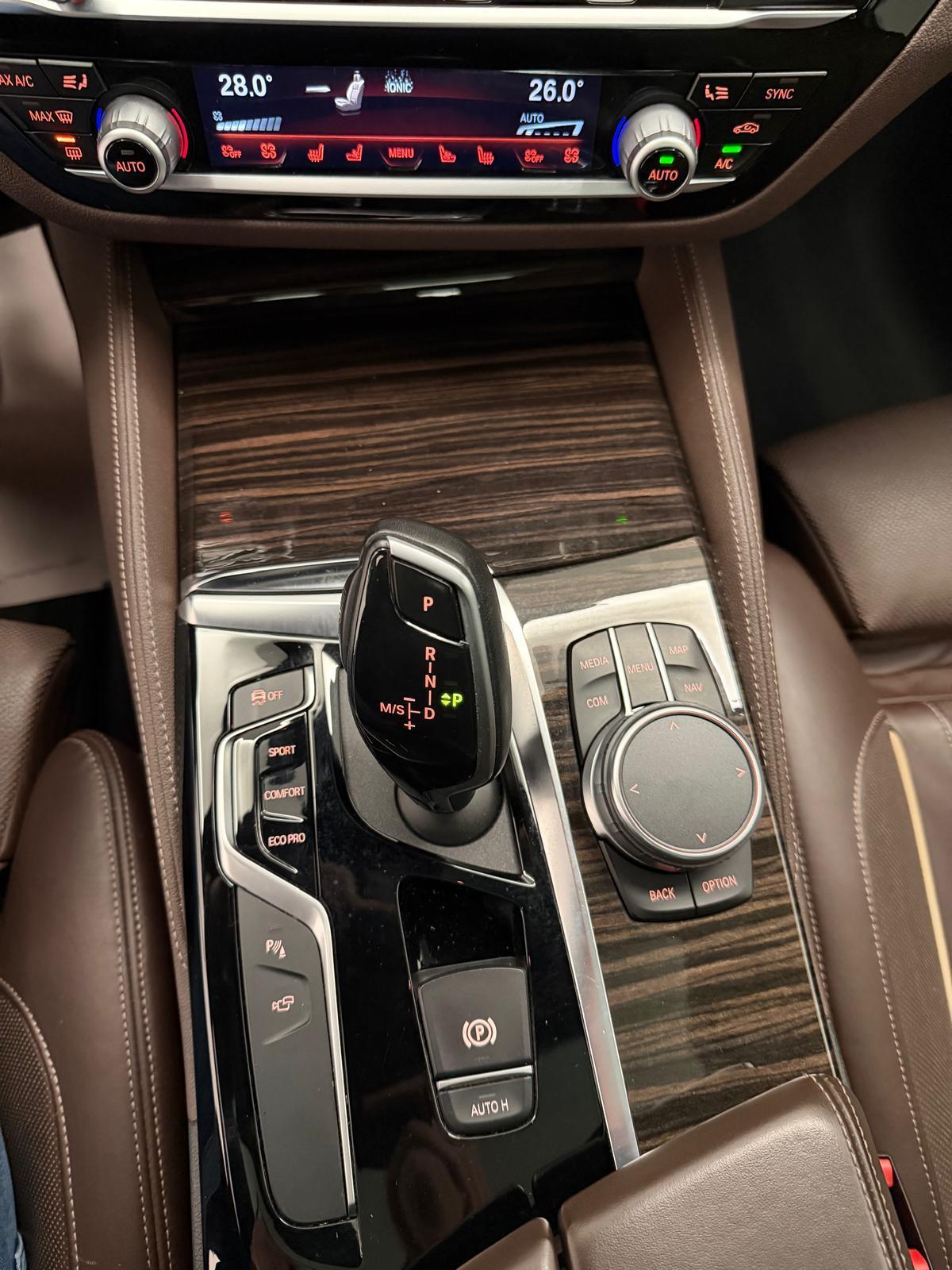 BMW 540d xDrive SAG Touring-image-19