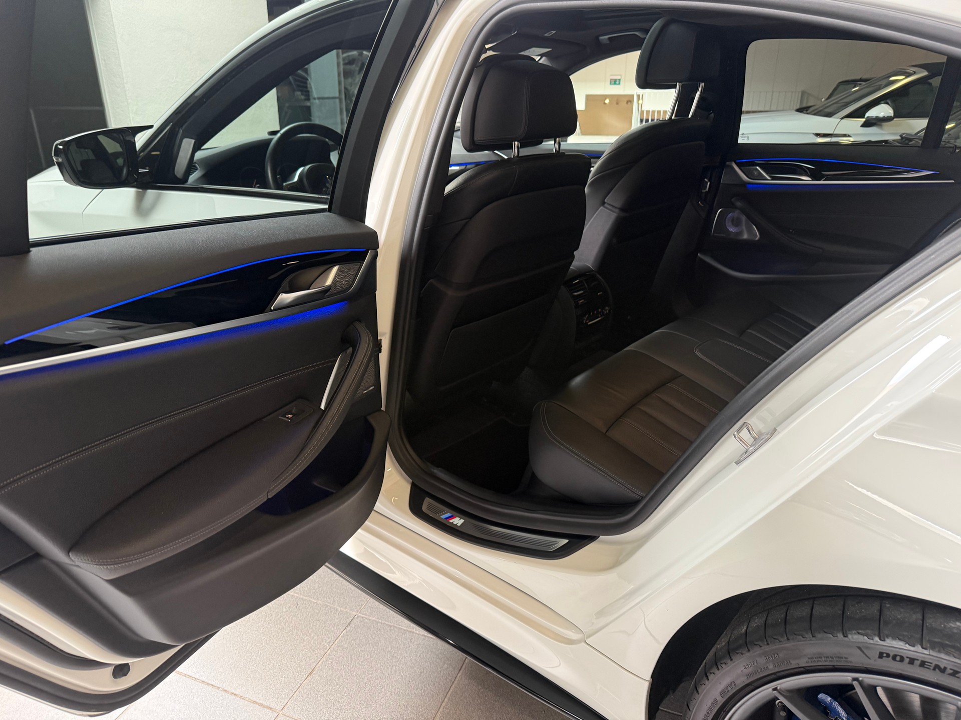 BMW 530d xDrive Steptronic-image-14