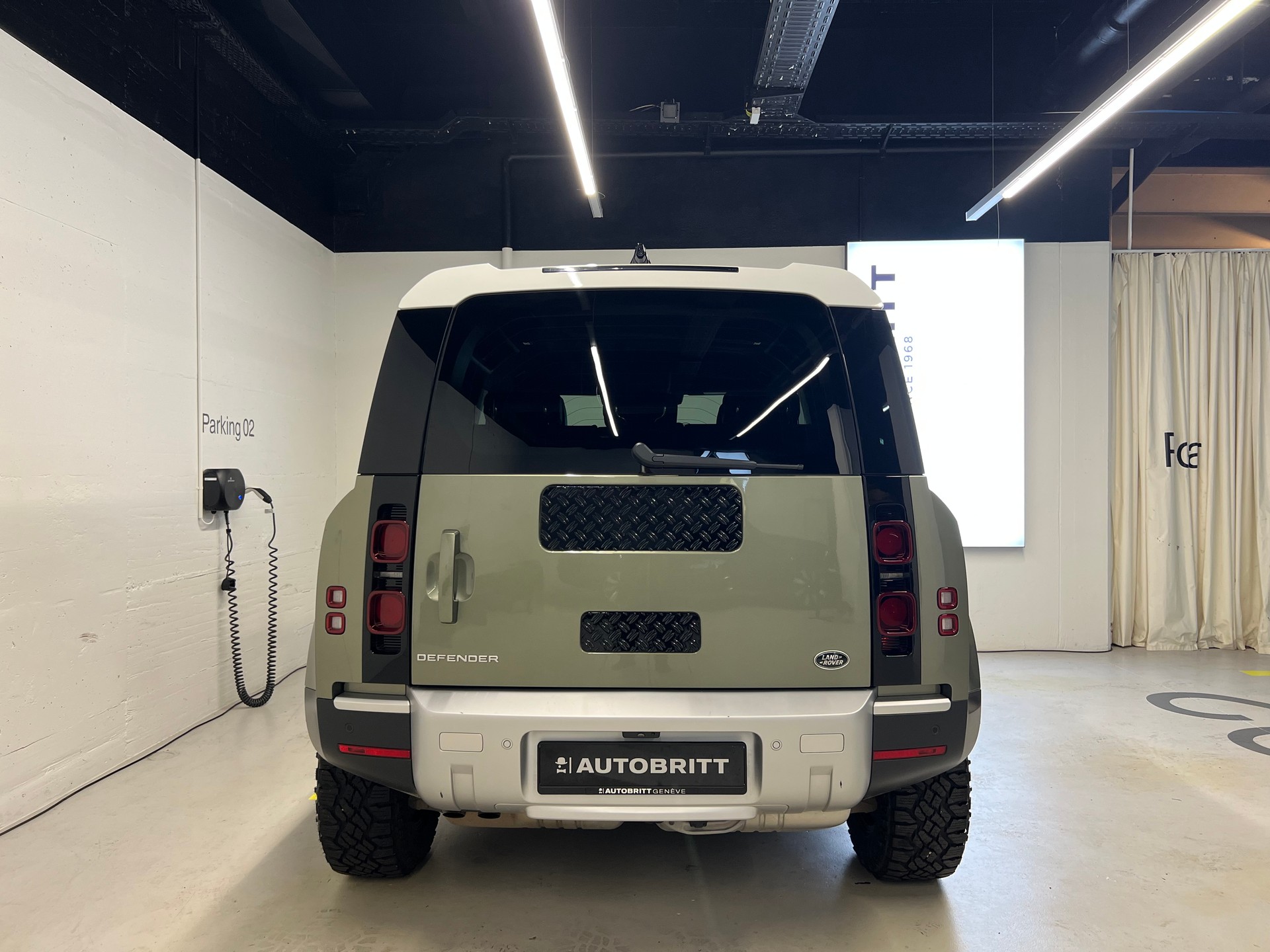 LAND ROVER Defender 90 3.0 D I6 250 SE-image-8