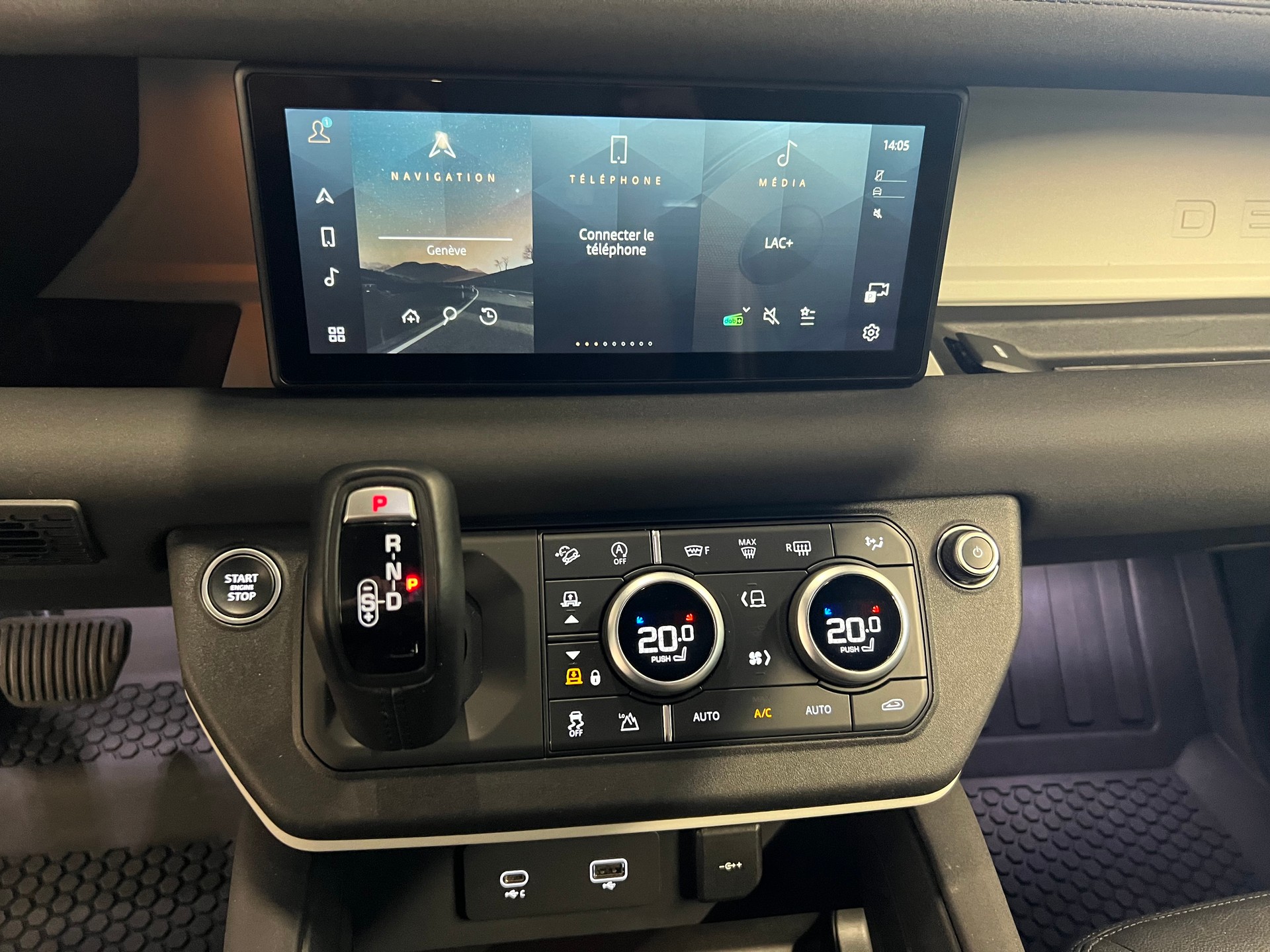 LAND ROVER Defender 90 3.0 D I6 250 SE-image-4