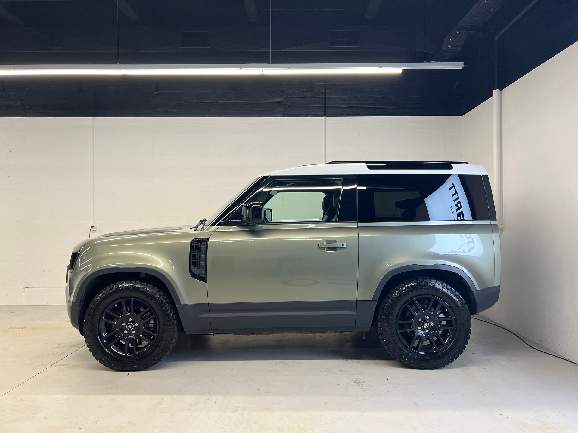 LAND ROVER Defender 90 3.0 D I6 250 SE-image-7