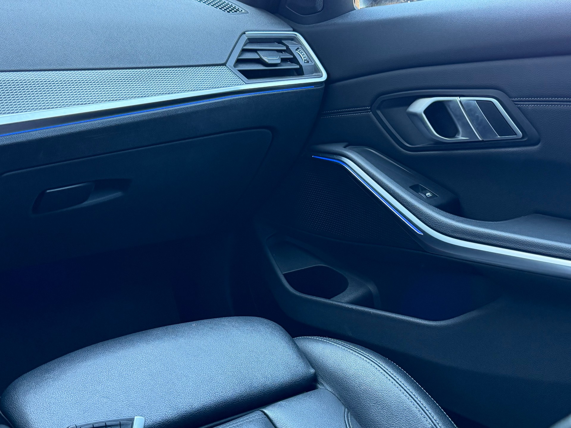 BMW 320d xDrive 48V Touring M Sport Steptronic-image-10