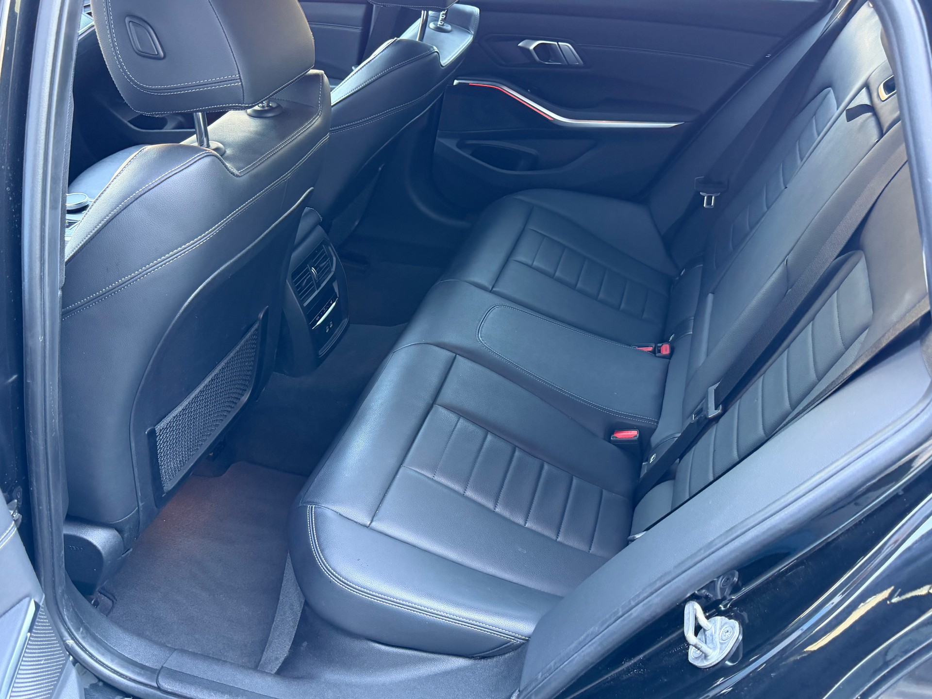 BMW 320d xDrive 48V Touring M Sport Steptronic-image-9
