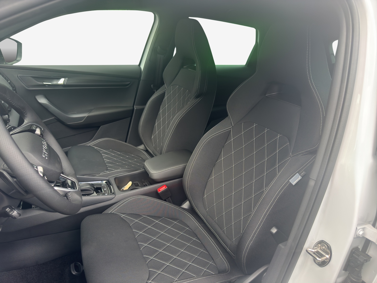 SKODA Karoq 2.0 TSI SportLine 4x4 DSG-image-7