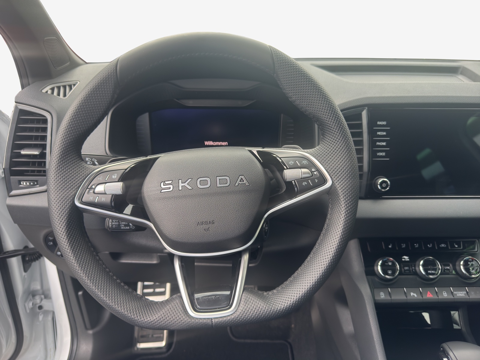 SKODA Karoq 2.0 TSI SportLine 4x4 DSG-image-9